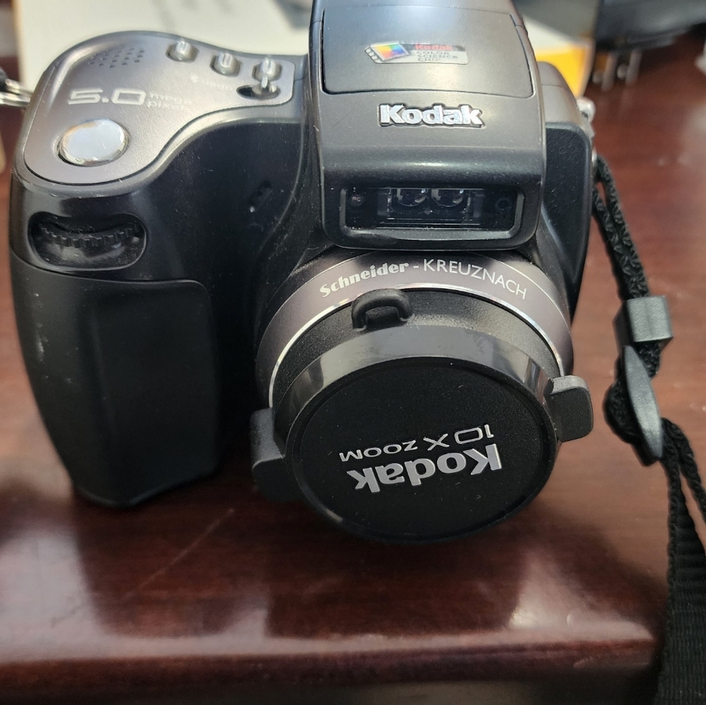 Kodak EasyShare Z7590 Black Digital Camera - 10X Zoom, 5.0 MP - Picture 7 of 16